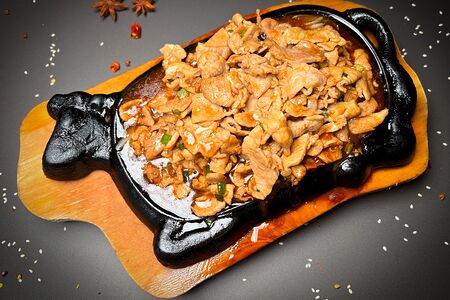 Свинина на чугуне