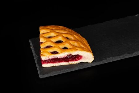 Четверть пирога с вишней