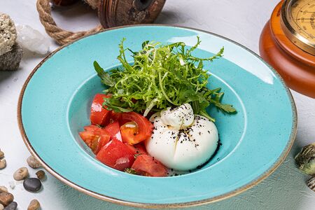 Буррата с томатами