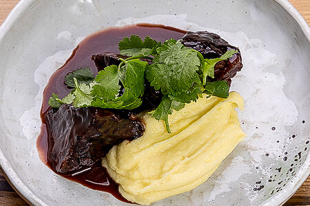 Говяжьи щечки с картофельным пюре