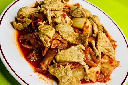 Свинина острая с капустой Кимчи