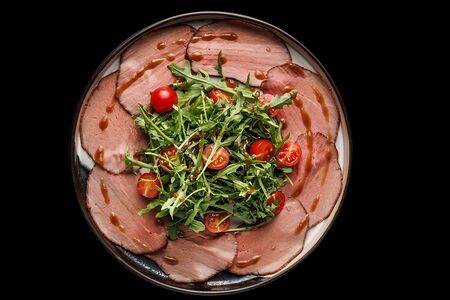 Салат с ростбифом