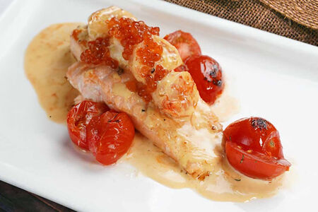 Семга в сливочном соусе с икрой