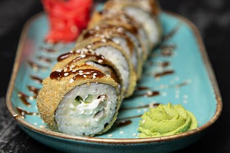 Теплый ролл с угрем