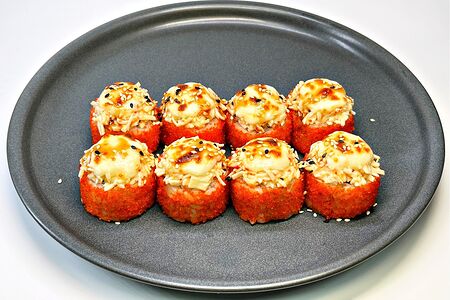 Запеченный ролл со снежным крабом и моцареллой