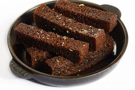 Гренки бородинские с чесноком