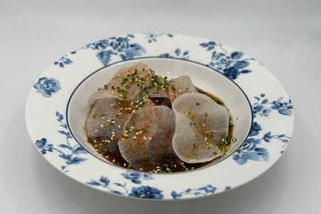 Говяжья вырезка с соусом демиглас и дайконом