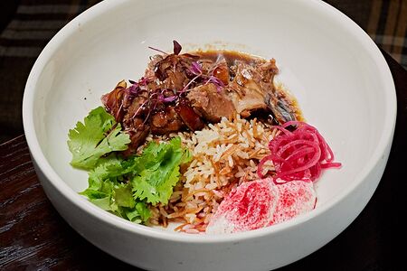 Томленая баранина с финиками и рисом пилаф