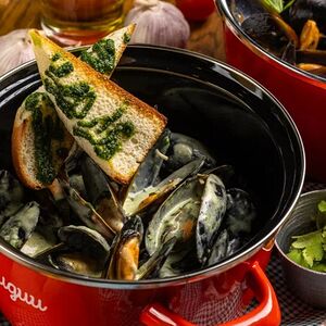 Мидии в соусе сливочный песто