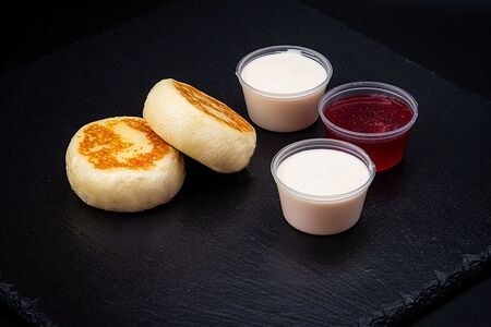 Сырники с вишневой начинкой 