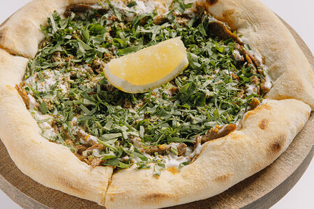 Манакиш с ягненком и лабане