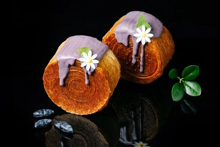 Слоёная шайба халва-жимолость