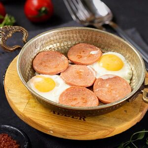 Яичница с колбасой