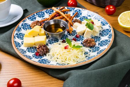 Ассорти грузинских сыров