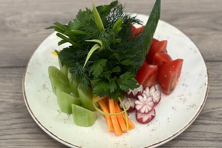 Ассорти из свежих овощей
