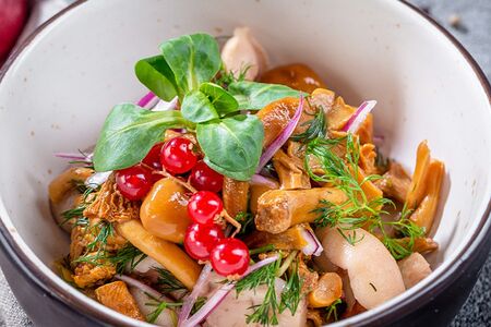 Грибы маринованные