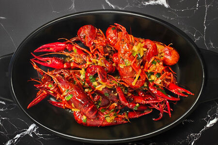 Раки в устрично-чесночном соусе