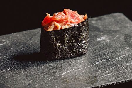 Гункан Тунец