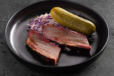 Брискет с коул слоу и пиклз