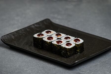 Хосомаки с угрем