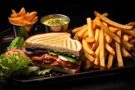 Сэндвич Beef + картофель фри и соус