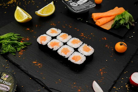 Ролл с копченым лососем