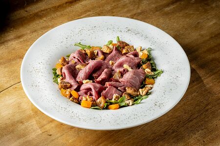 Говядина фуме с сухофруктами 