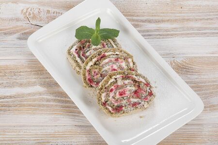 Меренгово-фисташковый рулет