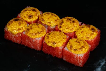 Запеченый спайси ролл