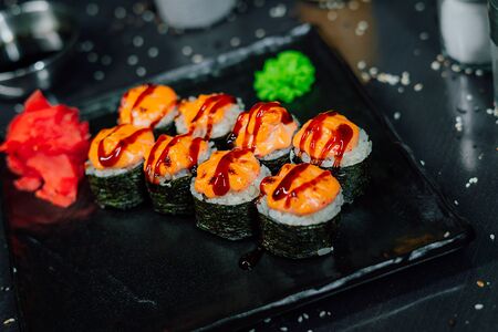 Запеченный с крабом и креветкой