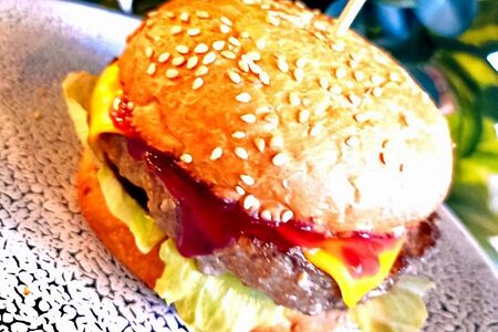 Бургер с куриной котлетой