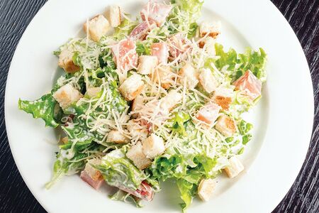 Салат Цезарь с курицей