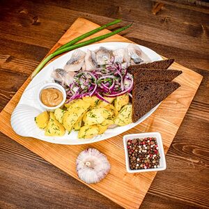 Сельдь с картофелем и домашней горчицей