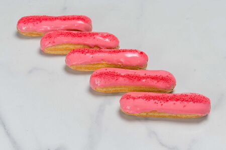 Эклер Малиновый