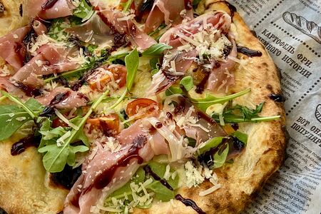 Неаполитанская пицца Прошутто крудо