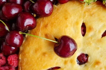 Сладкий пирог с вишней