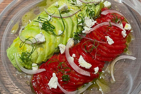 Томаты, брынза, авокадо