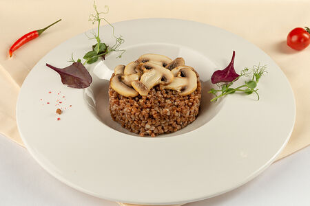 Греча с жареными грибами