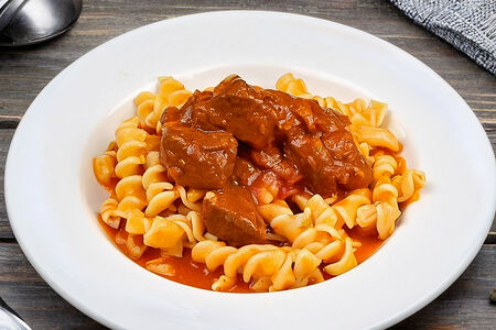 Макароны с гуляшом 