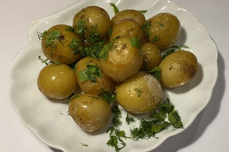 Запеченный картофель с черри с укропом