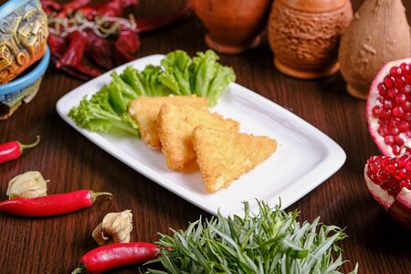 Сулугуни, обжаренный в сухарях