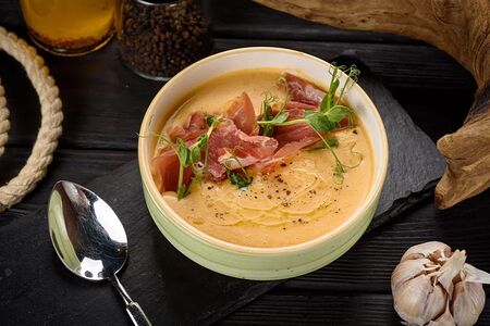 Крем-суп гороховый с копчёными крылышками