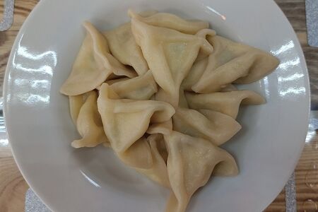 Вареники с соленым творогом и зеленым луком Знаменито