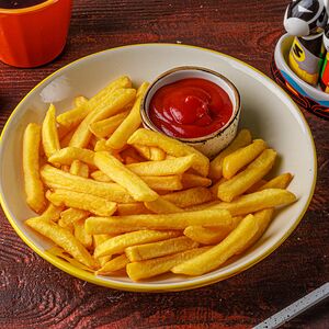 Картофель фри с кетчупом