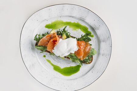 Авокадо-тост с лососем