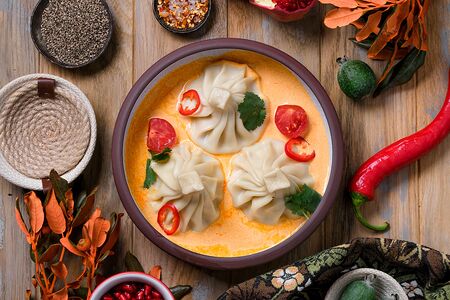 Набор из трёх хинкали №4 Гребешок и креветки в соусе Том Ям