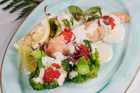 Лосось в сливочно-икорном соусе