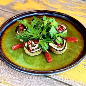 Рулетики из баклажанов с грецким орехом