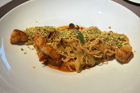 Тальолини с креветками и фисташками