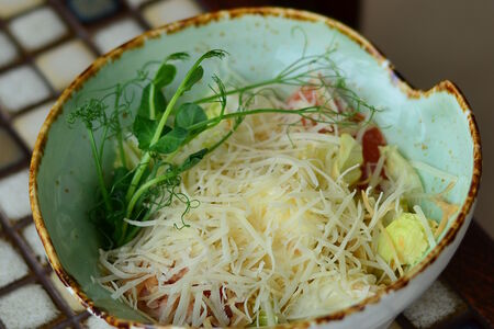 Теплый салат с лососем терияки